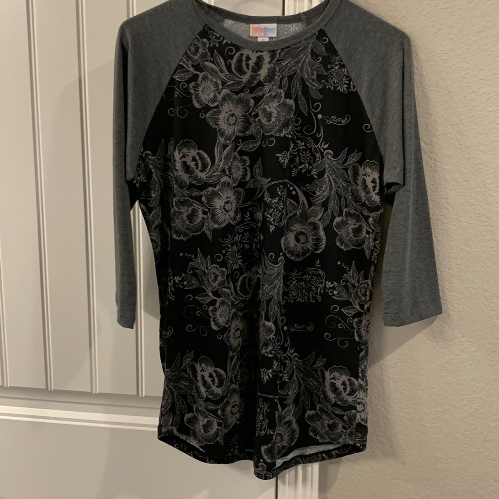 Lularoe small randy baseball tee